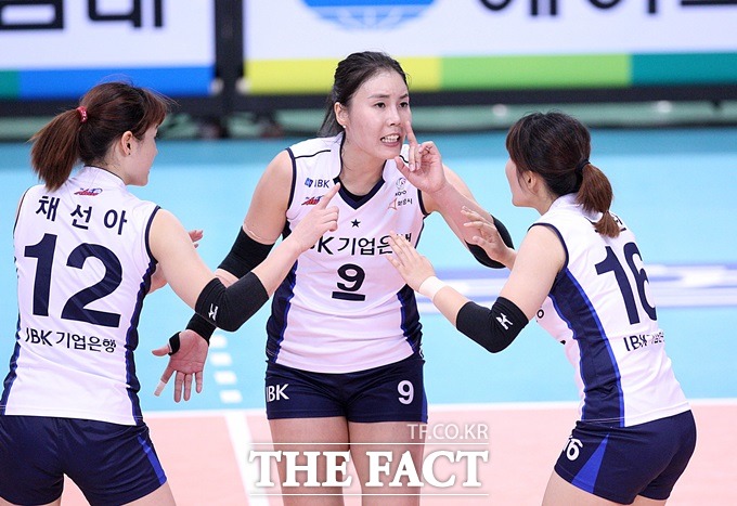  14일 열리는 2018-19 V리그 여자부 경기를 대상으로 한 배구토토 스페셜 46회차 투표율을 중간집계 한 결과, 국내 배구팬의 68.61%가 KGC인삼공사-IBK기업은행(2경기)전에서 홈팀인 KGC인삼공사의 우세를 전망했다./ 한국 배구연맹 제공