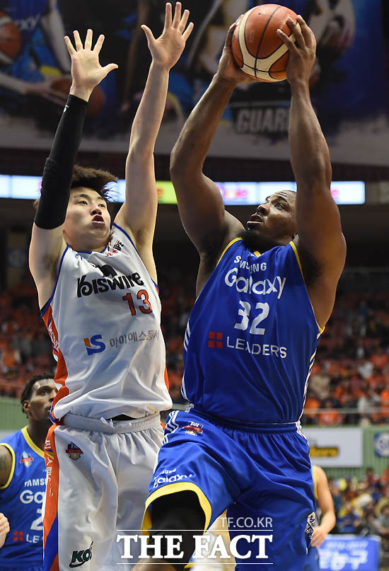 국내 농구팬들은 2018-19시즌 농구토토 승5패 21회차에서 동부지구 1위 토론토랩터스의 압도적인 승리를 전망했다./더팩트DB