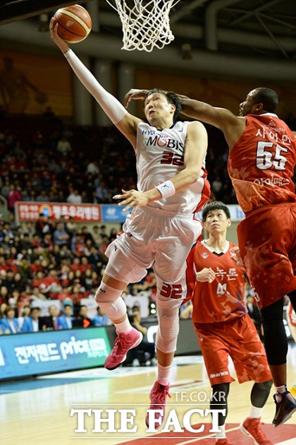  국내 농구팬들은 2018-19시즌 농구토토 승5패 24회차에서 동부지구 2위 밀워키벅스의 압도적인 승리를 전망했다./KBL제공