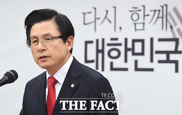 황교안 전 국무총리가 29일 오전 서울 영등포구 자유한국당사에서 기자회견을 열고 당대표 출마 선언을 하고 있다. /이새롬 기자