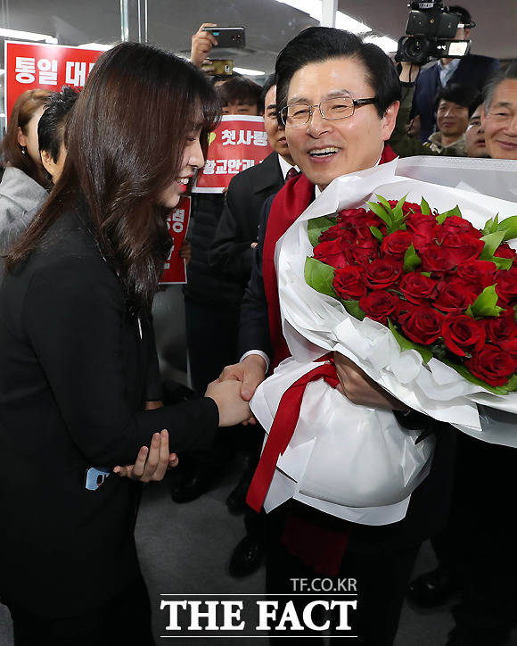 황교안 전 국무총리가 29일 오전 서울 영등포구 자유한국당사에서 기자회견을 열고 당대표 출마 선언을 하고 있다. /이새롬 기자