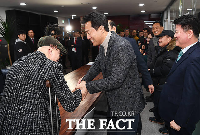 한국당 전국 전·현직 기초광역의원들의 오세훈 후보 지지선언이 지난 19일 오전 서울 영등포구 자유한국당 당사에서 진행됐다. /배정한 기자