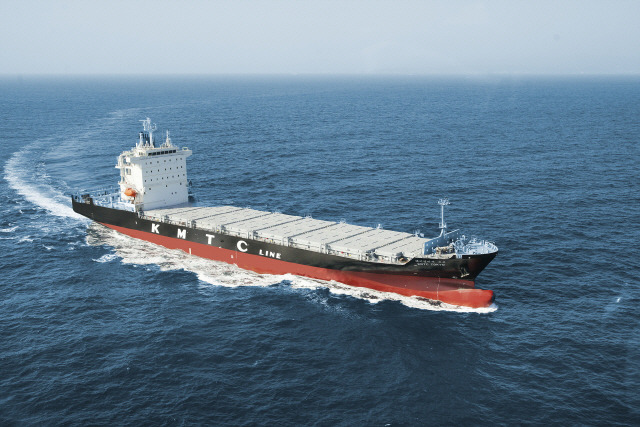 현대미포조선이 대만 에버그린사와 건조계약을 체결한 1800TEU급 컨테이너선의 모습. /현대중공업그룹 제공