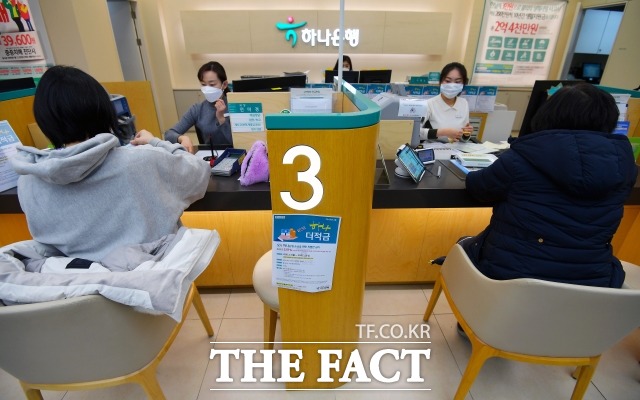 하나금융의 최대 실적은 핵심 자회사인 하나은행이 견인한 것으로 풀이된다. 사진은 지난 4일 오후 서울 영등포구 하나은행 영등포금융센터 모습. /이선화 기자