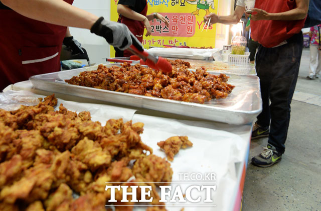 신종 코로나바이러스 감염증 사태가 확산되면서 소상공인들의 매출이 줄고 있다. /더팩트 DB