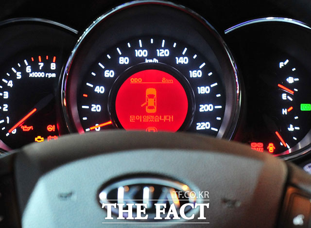 기아자동차는 코로나19 확산에 대응하기 위해 전사적인 비용 절감은 물론, 비대면 온라인 마케팅 활동을 적극 추진한다는 계획이다. /더팩트 DB