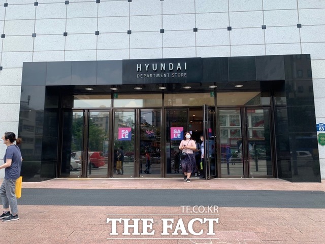 현대백화점이 올해 3분기 비교적 선방한 실적을 기록했다. 사진은 현대백화점 신촌점. /한예주 기자