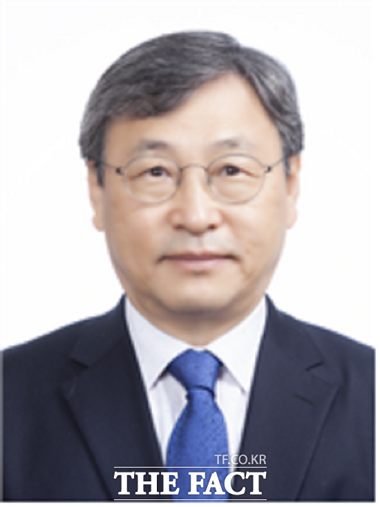 문재인 대통령은 13일 진실·화해를위한과거사정리위원회 위원장에 정근식(사진) 서울대 사회학과 교수를 내정했다. /청와대 제공