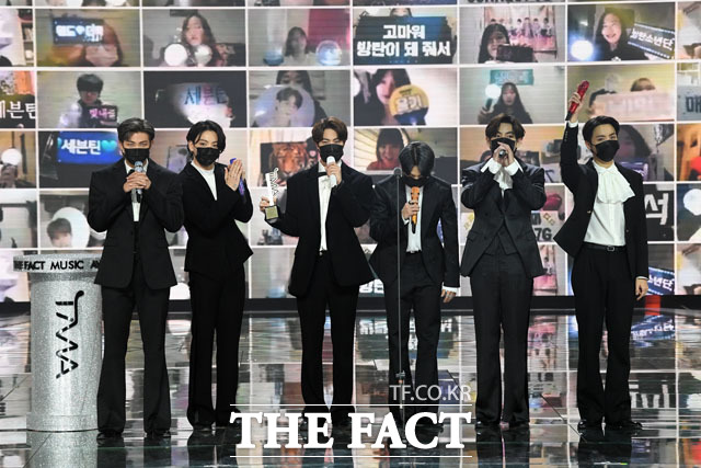 2020 TMA] '명불허전' 방탄소년단, '월드와이드 아이콘' 우뚝 서다 - 연예 > 기사 - 더팩트