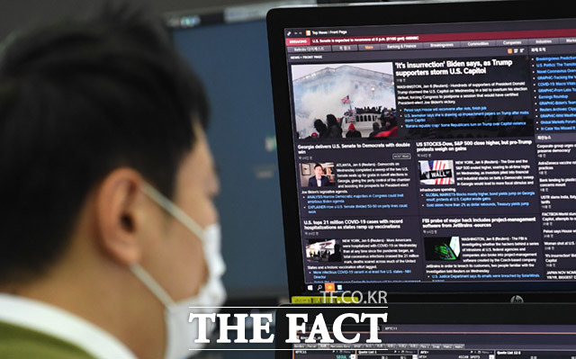 코스피는 12일 전 거래일 대비 2.58포인트(0.08%) 내린 3145.87로 출발해 장 초반 낙폭을 키우고 있다. /임세준 기자