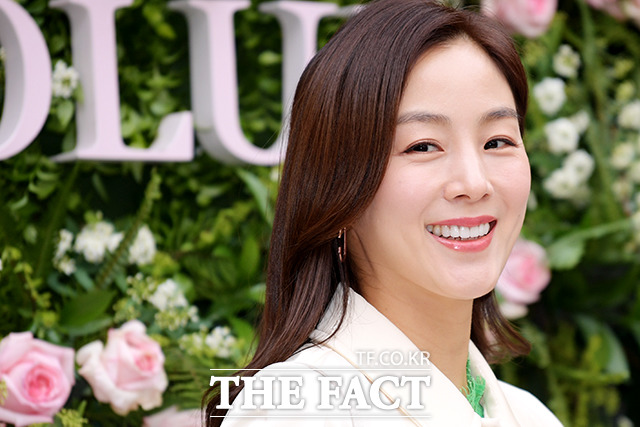 플로리스트 문정원이 '층간소음 논란' 관련 사과글을 올렸지만 오히려 여론의 뭇매를 맞고 있다. 그는 논란이 이어지자 다시 사과글을 게재했다. /더팩트 DB