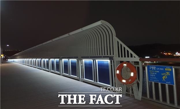 지난 1월 인천 경인아라뱃길 시천교에 설치된 '자살예방 난간' 사진/인천시 제공