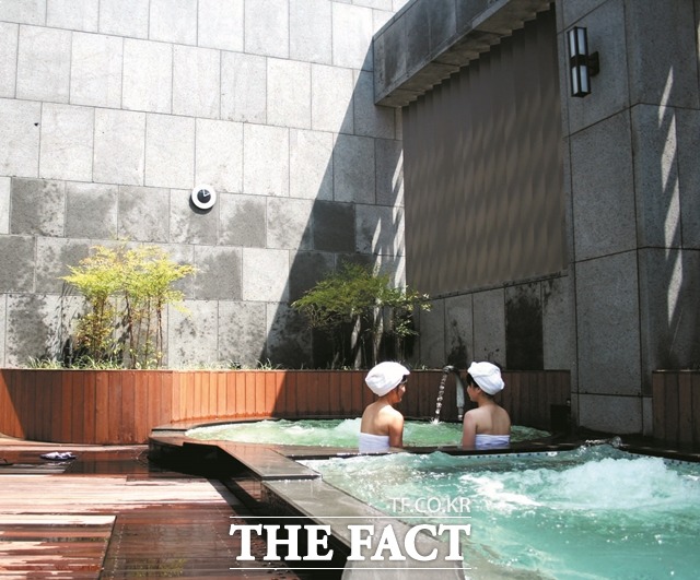 아산시가 행정안전부 주관 ‘온천도시 시범사업’ 공모에 선정됐다. 사진은 온양온천 모습. / 아산시 제공