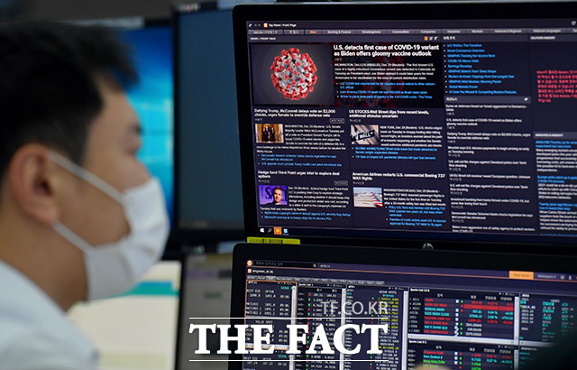 28일 코스피지수는 전 거래일 대비 0.95포인트(-0.03%) 내린 3301.89에 마감했다. /이덕인 기자