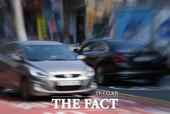 청주 도심 운전자 81.7%가 우회전 시 횡단보도에 보행자가 있어도 양보하지 않고 지나가는 것으로 나타났다. 사진은 기사 내용과 무관함. / 더팩트DB