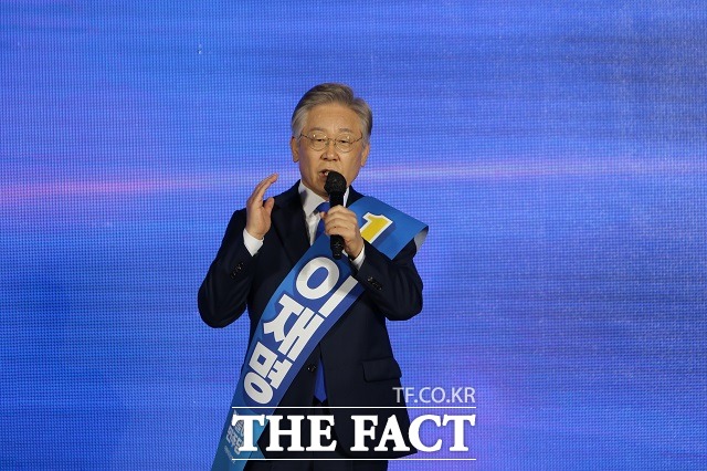 4일 대전 유성구 대전컨벤션센터에서 열린 민주당 대선 경선에서 정견을 발표하고 있는는 이재명 경기 지사. / 대전=김성서 기자