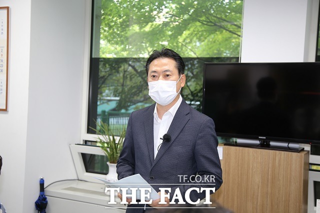 내년 지방선거 대전시장 출마를 공식화한 장동혁 전 국민의힘 대전시당 위원장(현 유성갑 당협위원장)이 12일 기자간담회를 열고 대전시정에 대해 날선 비판에 나섰다. / 대전 = 김성서 기자