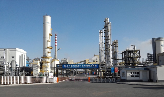 LX인터내셔널이 긴급 확보한 중국산 요소 1만톤 중 최근 중국 정부의 수출 승인을 획득한 1차도입분 1100톤이 11일 부산항에 도착한다. 사진은 LX인터내셔널 중국 네이멍구 요소비료 플랜트 전경. /LX인터내셔널 제공