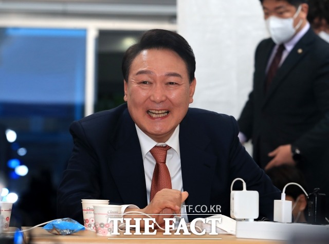 윤석열 대통령 당선인이 24일 박홍근 신임 더불어민주당 원내대표에게 전화 통화에서 축하 인사를 건넸다고 윤 당선인 측이 25일 밝혔다. /국회사진취재단