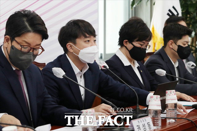 이준석 국민의힘 대표는 21일 지하철 승하차 시위를 재개한 '전국장애인차별철폐연대'를 향해 