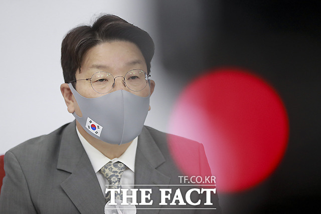 권성동 국민의힘 원내대표가 '검수완박' 중재안으로 독소조항을 막았다고 강조했다. /더팩트 DB