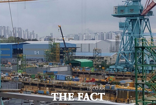 지난달 산업 생산이 전월보다 0.7% 감소했고, 소비도 2개월 연속 0.2% 줄었다. 투자 또한 7.5% 감소하며 3개월 연속 내림세를 보였다. /더팩트 DB