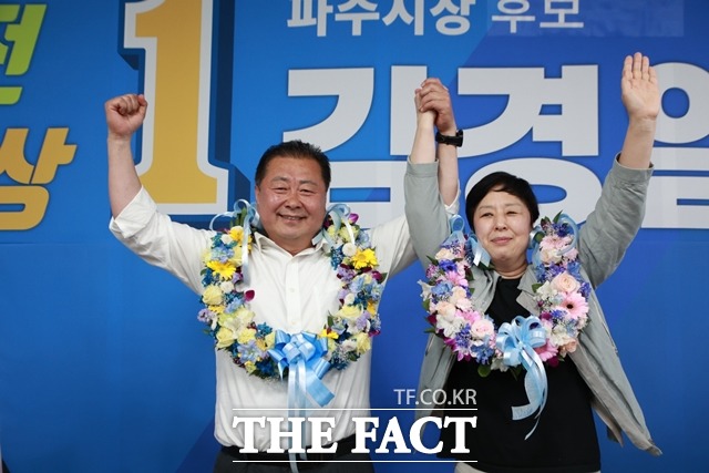 민주당 김경일 후보가 531표(0.29%p)차로 국힘 조병국 후보를 누르고 파주시장에 당선됐다./김경일 후보 사무소 제공