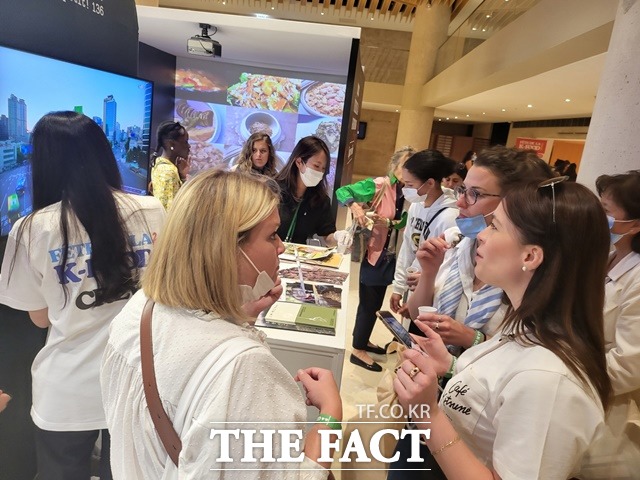 지난 8일과 9일 프랑스 파리에서 열린 '2022 파리 케이-푸드 페어(K-Food Fair) 모습 / 산림청 제공