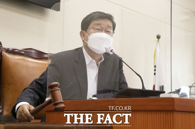 전해철 더불어민주당 의원은 23일 민주당 전당대회가 친명, 비명으로 치러지면 안 된다고 비판했다. /남윤호 기자