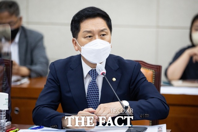 김기현 국민의힘 의원이 30일 법원의 주호영 비상대책위원장 직무 정지 결정에 따라 당헌·당규를 정비한 뒤 새 비대위를 구성하기로 결의했던 의원총회 결과에 대해