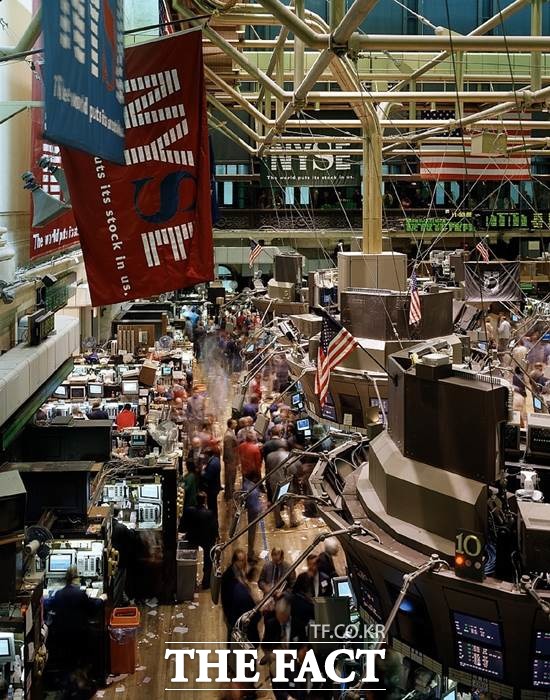지난달 31일(현지시간) 뉴욕증권거래소(NYSE)에서 우량주 중심의 다우존스30산업평균지수는 전일 대비 0.88%(280.44포인트) 하락한 3만1510.43으로 거래를 마쳤다. /Pixabay