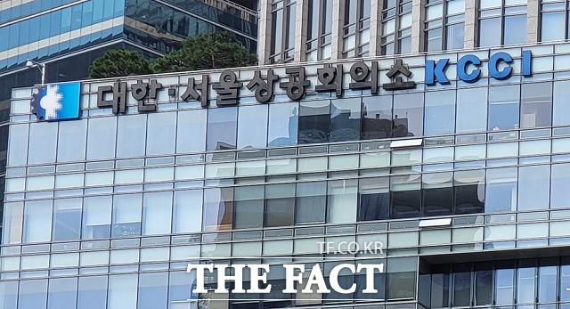 대한상공회의소는 5일 국내 반도체 전문가 30명을 대상으로 진행한 반도체산업 경기에 대한 인식 조사 결과 응답자의 76.7%가 현재 상황을 위기로 진단했다고 밝혔다. /더팩트 DB