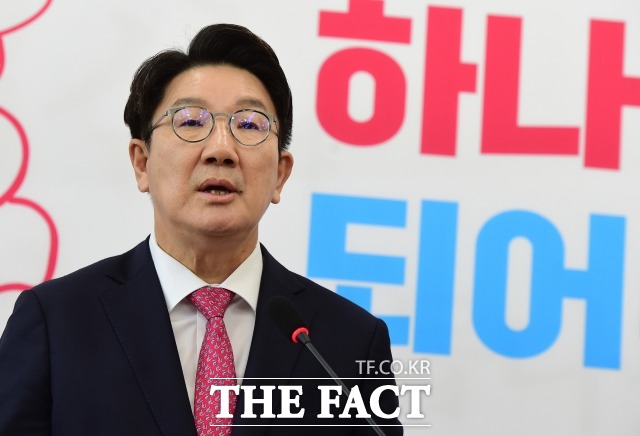 권성동 국민의힘 원내대표는 9일 자신의 페이스북에 이재명 더불어민주당 대표의 검찰 기소와 관련 
