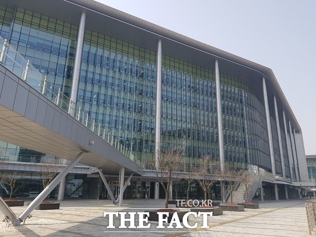 충남도의회 전경. / 내포 = 최현구 기자