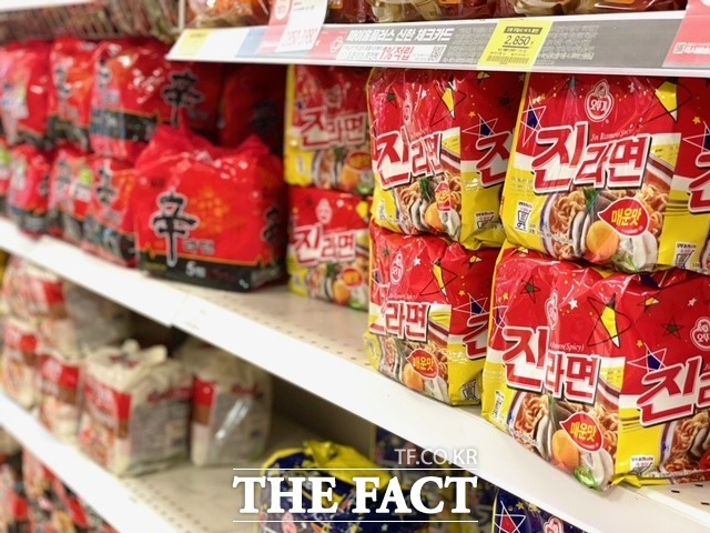 오뚜기가 다음 달 10일부터 라면류의 출고가 기준 제품 가격을 평균 11.0% 조정한다. /문수연 기자
