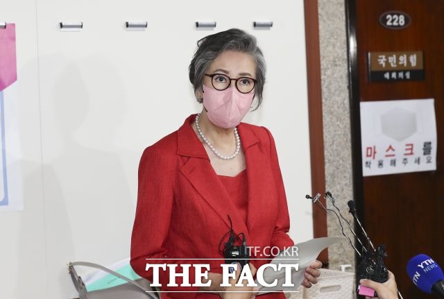 국민의힘 윤리위원회가 18일 긴급회의를 열었다. 사진은 이양희 국민의힘 윤리위원장이 지난 7월 7일 국회 회의장에 들어가기 전 모습 /이선화 기자