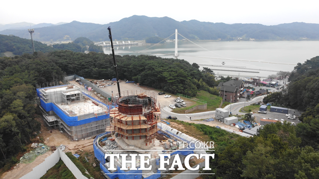 현재 2층 골조공사가 진행 중인 전망대 공정률은 40%로, 내년 8월 공사가 완료될 예정이다. / 예산군 제공
