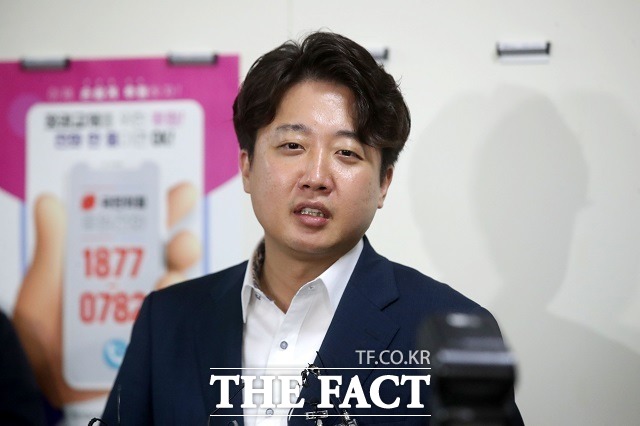 국민의힘 중앙윤리위원회가 7일 이준석 전 대표에 대한 '당원권 정지 1년 추가 징계'를 만장일치로 의결한 가운데 이 전 대표가 