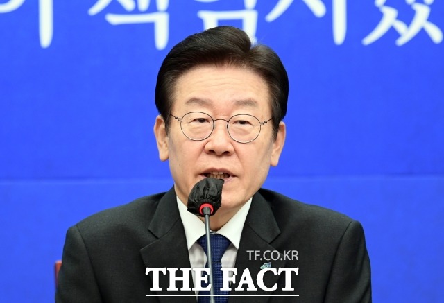 이재명 더불어민주당 대표는 16일 페이스북에 글을 올려 불법사채무효법, 금리폭리방지법, 신속회생추진법 등 '가계 부채 3법'을 최우선 과제로 조속히 처리하겠다고 밝혔다. /이새롬 기자