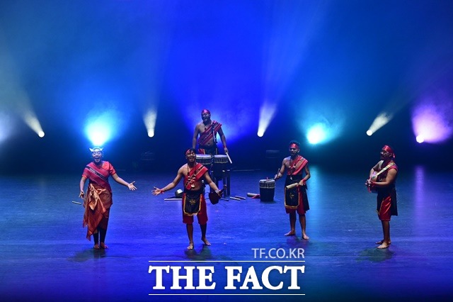 2022 진주세계민속예술비엔날레는 개막공연 모습/진주문화관광재단 제공