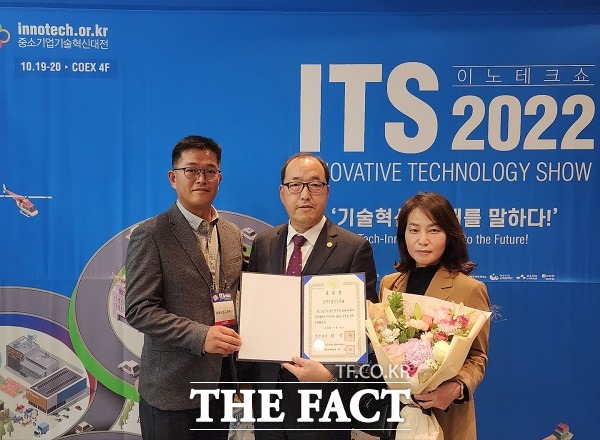 충북공업고등학교는 20일 서울 코엑스에서 열린 제23회 2022 중소기업 기술혁신대전 기술인재분야 단체 부문에서 국무총리 표창을 수상했다. /충북도교육청.