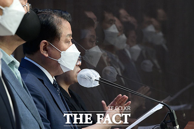 민주당 국방위원들은 28일 오전 공동 성명을 통해 