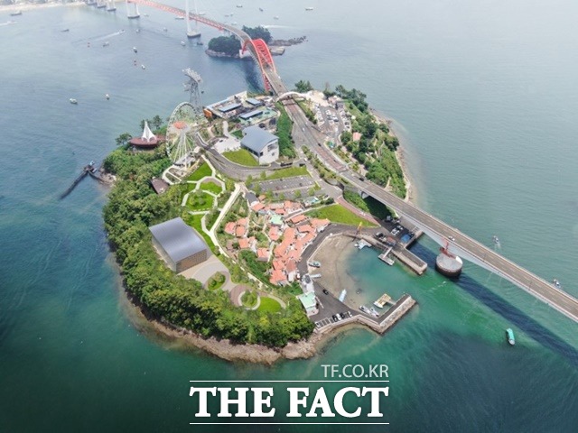 사천시 초양도 일원에 사천 앞바다와 실안낙조를 조망할 수 있는 대관람차/사천시 제공
