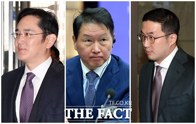 이재용 삼성전자 회장(왼쪽부터)과 최태원 SK그룹 회장, 구광모 LG그룹 회장이 'CES 2023'에 참석할 것이란 관측이 제기된다. /더팩트 DB