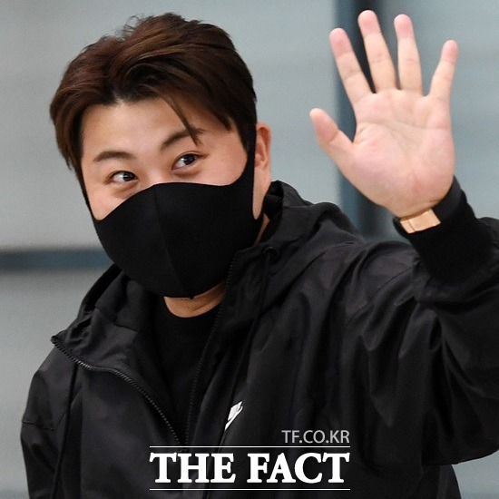 김호중이 15일 포켓돌스튜디오 네이버TV 채널을 통해 공개한 '김호중, 크로스오버 음악의 정점을 찍는다'는 제목의 영상에서 새로운 음악 도전을 예고해 궁금증을 자아내고 있다. /더팩트 DB