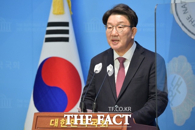 권성동 국민의힘 의원이 5일 오전 서울 여의도 국회 소통관에서 기자회견을 열고 당 대표 불출마 선언을 하고 있다. /국회=남윤호 기자