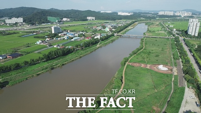충남 아산시가 ‘곡교천 Art-Riverpark 통합하천사업’을 본격 추진한다. 곡교천 일대 모습. / 아산시 제공