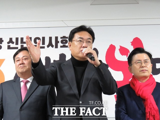 18일 국민의힘 대전시당 3층 강당에서 정진석 비상대책위원장이 내부의 적은 분열이라며 단결과 화합을 강조하고 있다. / 대전=라안일 기자