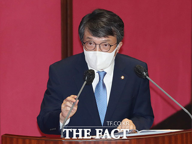 김의겸(사진) 민주당 대변인은 이날 오후 국회 소통관에서 브리핑을 갖고 검찰이 이재명 당대표에게 구속영장을 청구함에 따라 국회의원의 불체포특권 논란과 관련해 