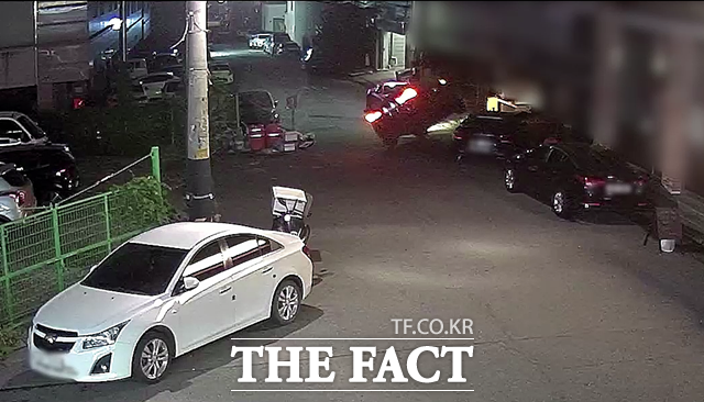 외제차로 일부러 사고를 낸 뒤 1억여원의 보험금을 가로챈 일당이 경찰에 붙잡혔다. / 충남경찰청